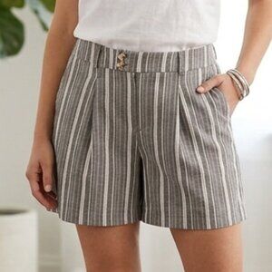 Maurice's Tailored Pleated Shorts Hook & Bar Closure Size 12